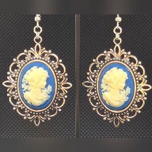 Cameo earrings - blue